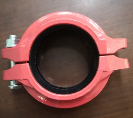            卡箍胶圈  卡箍胶圈是一种用于管道连接的密封件，通常用于固定和密封管道的连接。它由橡胶材料制成，具有良好的弹性和耐久性。卡箍胶圈的设计使其能够在管道连接处提供可靠的密封，防止液体或气体泄漏，并保持管道的连接稳固。 卡箍胶圈通常具有圆环形状，内部直径与管道外径相匹配，以确保密封紧固而不会产生泄漏。其主要功能是提供管道连接的密封性能和稳定性，确保管道系统的安全运行。卡箍胶圈广泛应用于建筑、化工、能源、环保等行业，适用于不同介质和压力条件下的管道连接。 我们的卡箍胶圈可广泛应用于管道连接、密封和固定等领域。不论是液体、气体还是粉尘介质的管道系统，我们的卡箍胶圈都能提供可靠的密封和固定作用，确保系统的稳定运行。