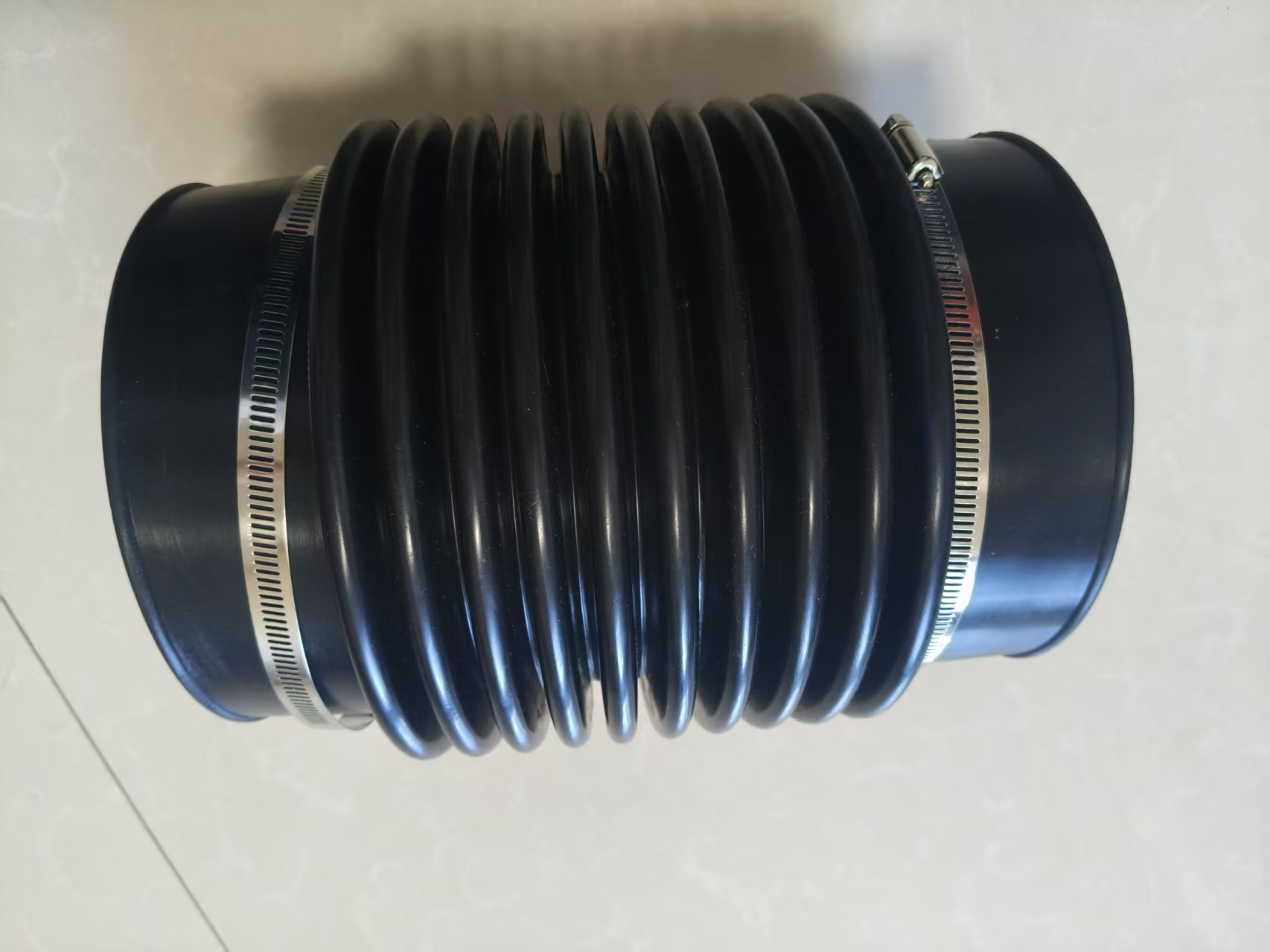 高架桥排水系统橡胶波纹管案例：柔性连接抗震防漏提高工程施工效率